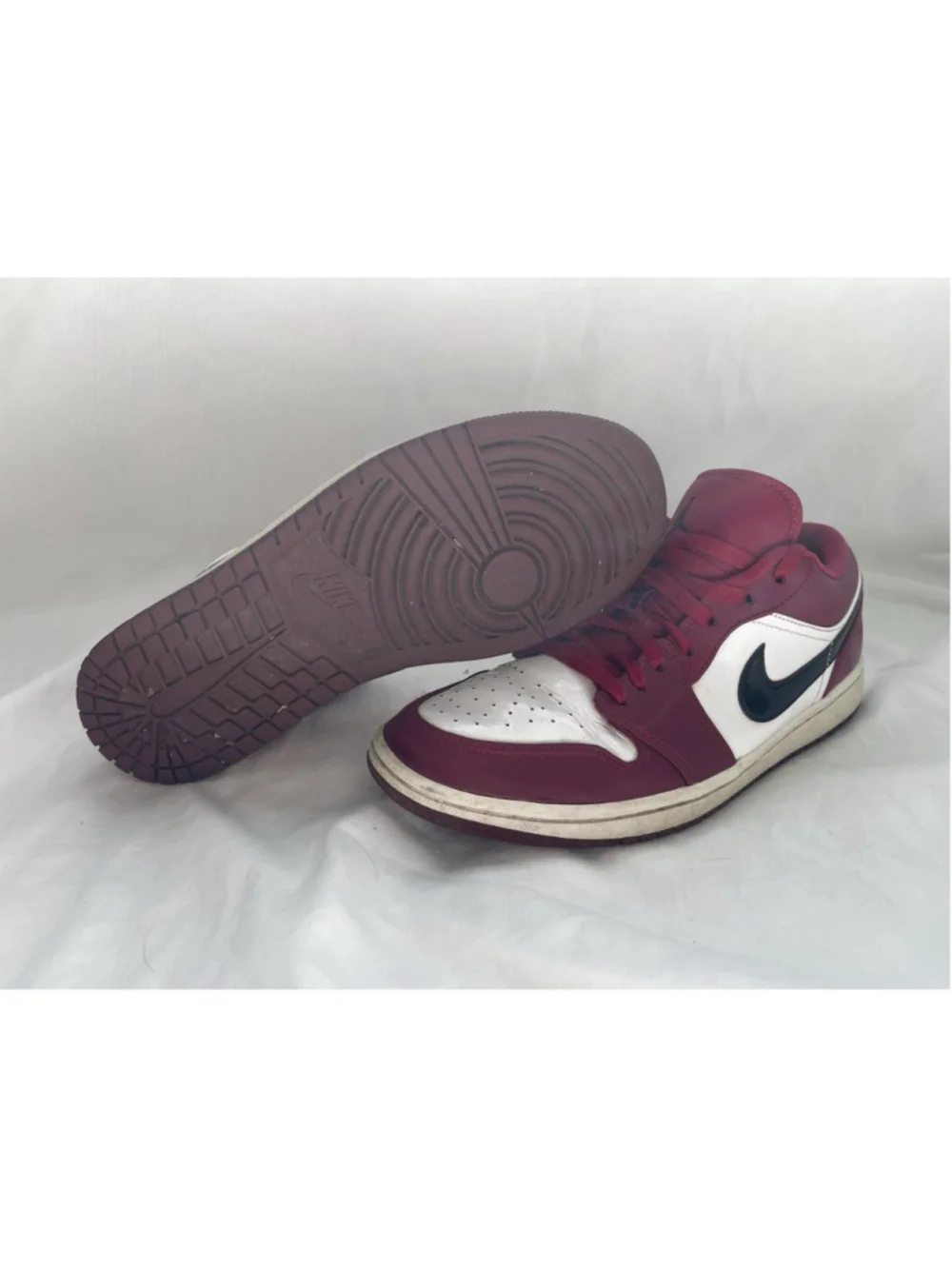 NIKE Air Jordan 1 low noble red size 10.5 red black and white 553558-604 shoes